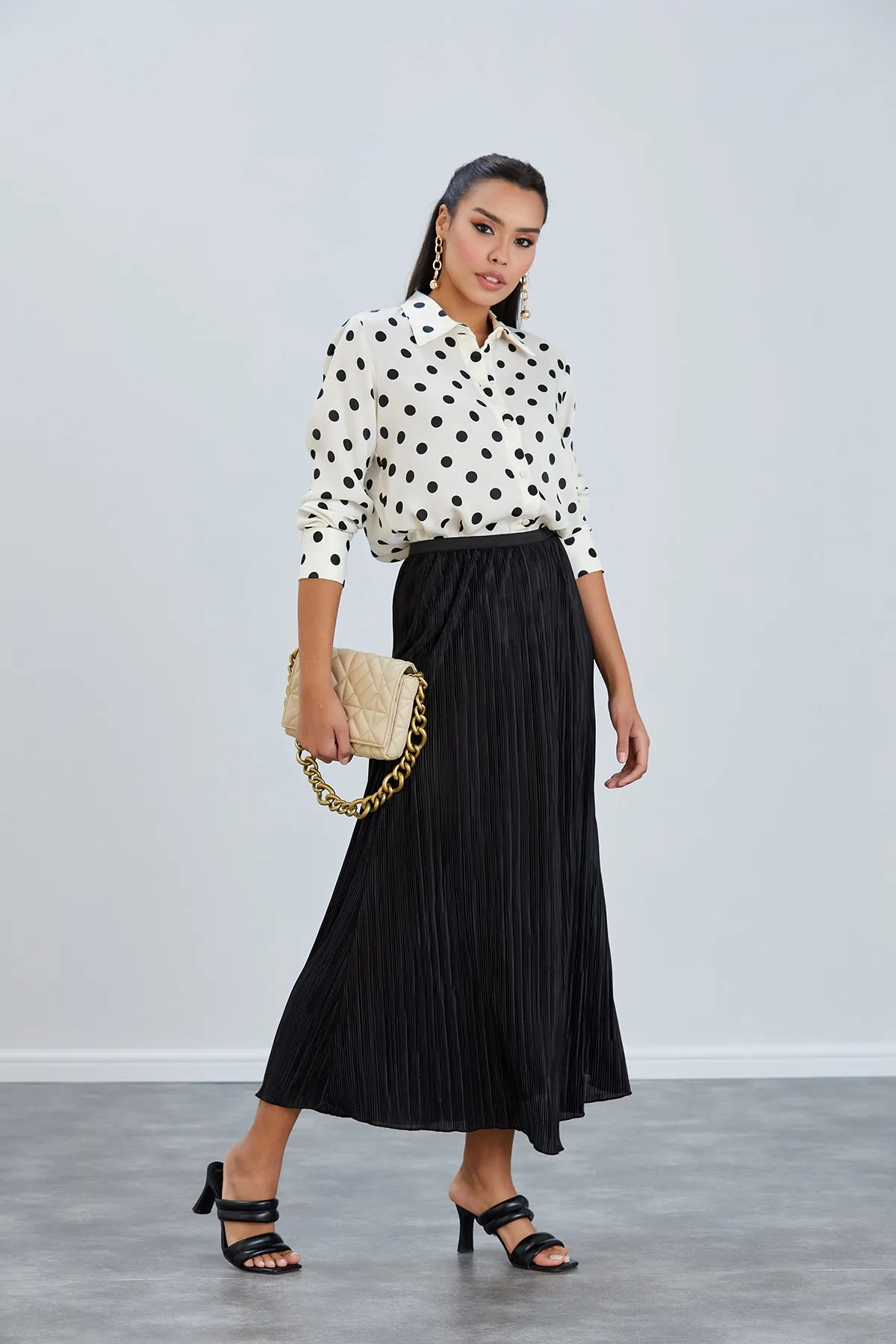 Classic Pleated Midi Skirt in Black