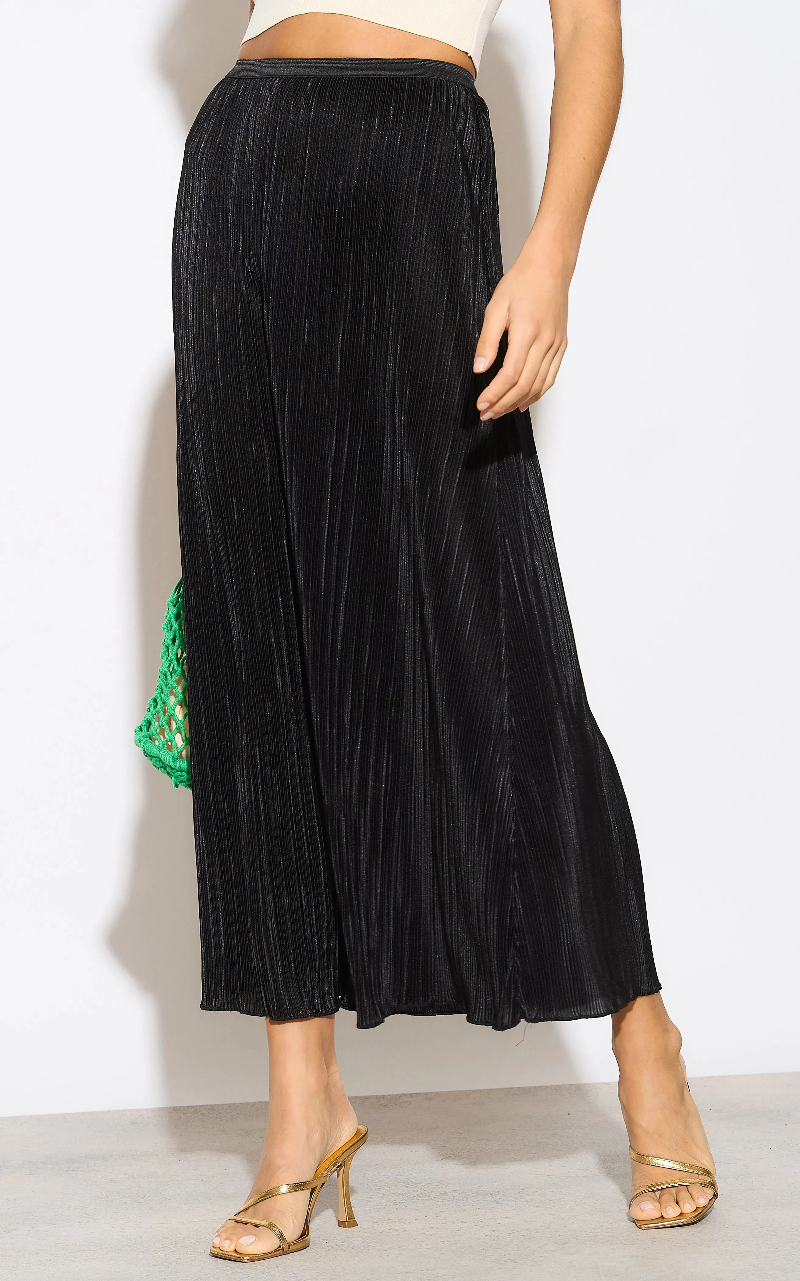Classic Pleated Midi Skirt in Black