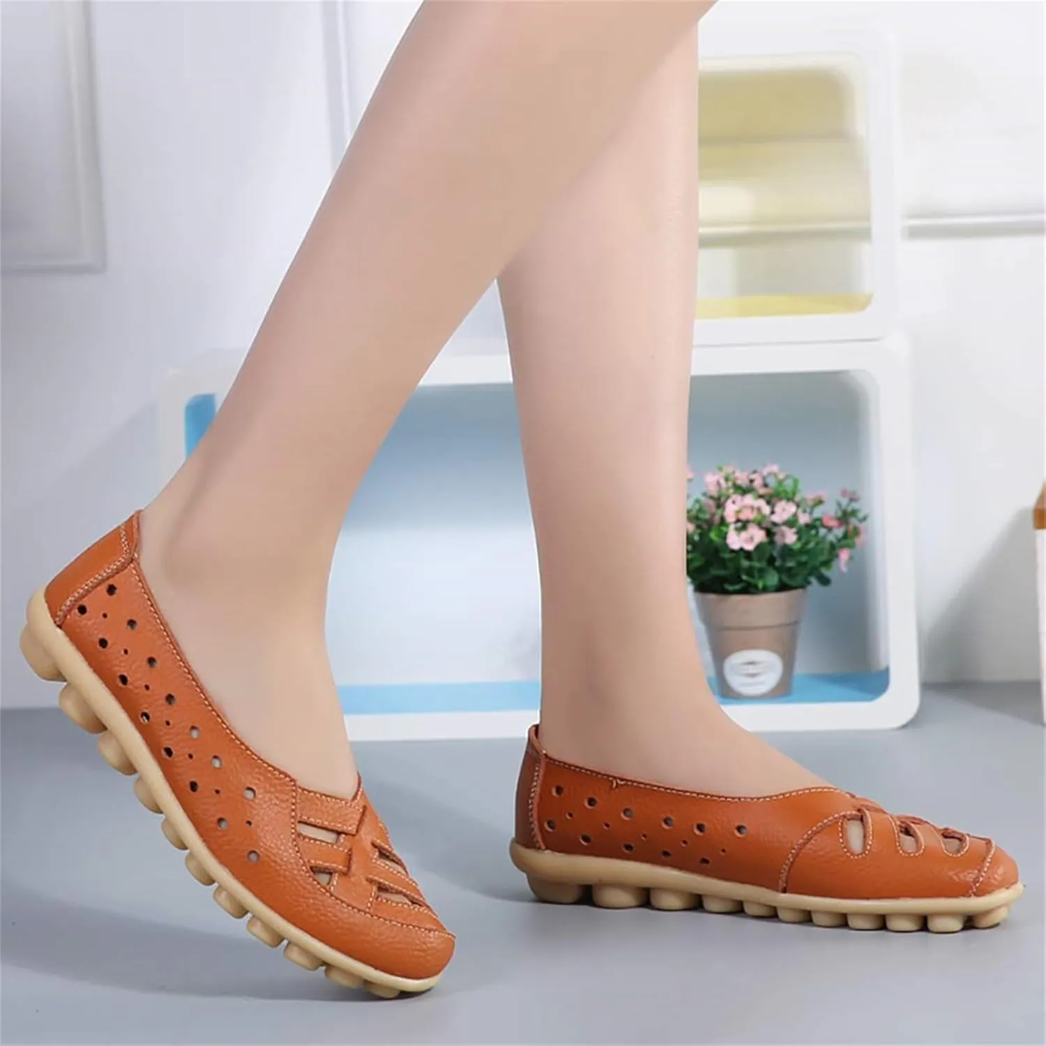 Women's Loafers & Slip-Ons Summer Comfortable Closed Toe Sandals Wide Width Flats Comfort Walking Shoes Dressy Casual Trending Sandals for Women 2025